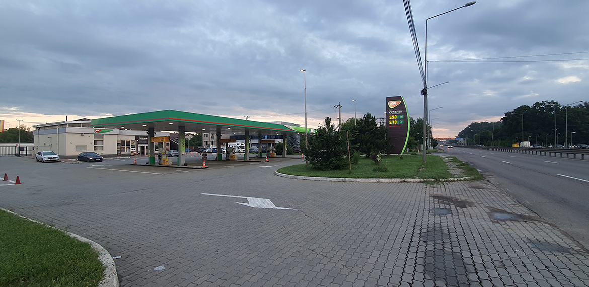 Magazine, Statii de alimentare combustibil, Alte cladiri comerciale